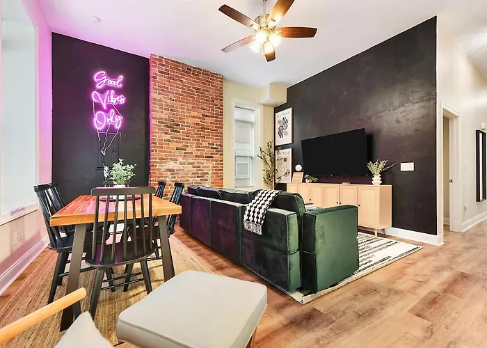 Apartment Netflix+bbq+free Parking Near Shops In East Liberty