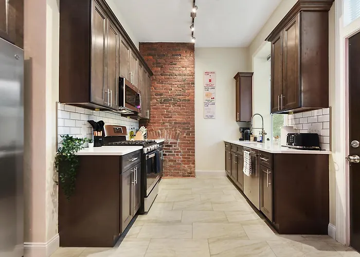 Apartment Netflix+bbq+free Parking Near Shops In East Liberty Pittsburgh