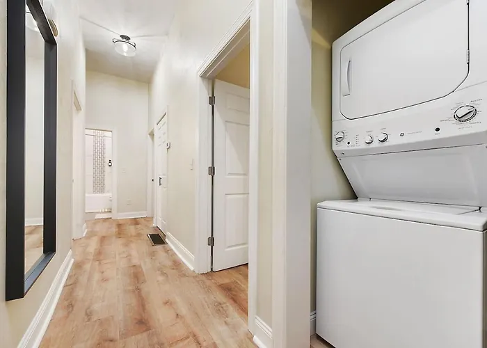 Apartment Netflix+bbq+free Parking Near Shops In East Liberty Pittsburgh