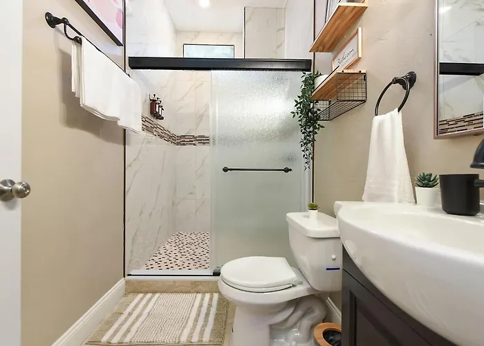 Apartment Netflix+bbq+free Parking Near Shops In East Liberty Pittsburgh