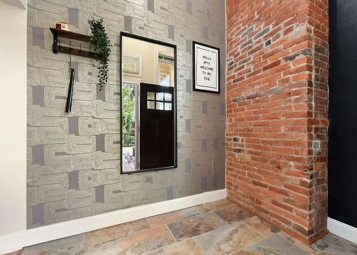 Apartment Netflix+bbq+free Parking Near Shops In East Liberty *